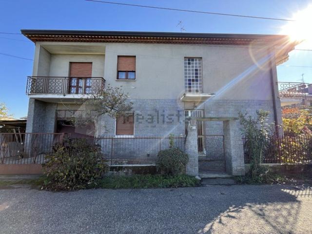 Villetta bifamiliare in vendita di 213 m² in Via Piave, 17