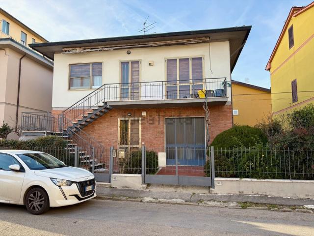 Villetta bifamiliare in vendita di 213 m² in Via San Giusto, 60