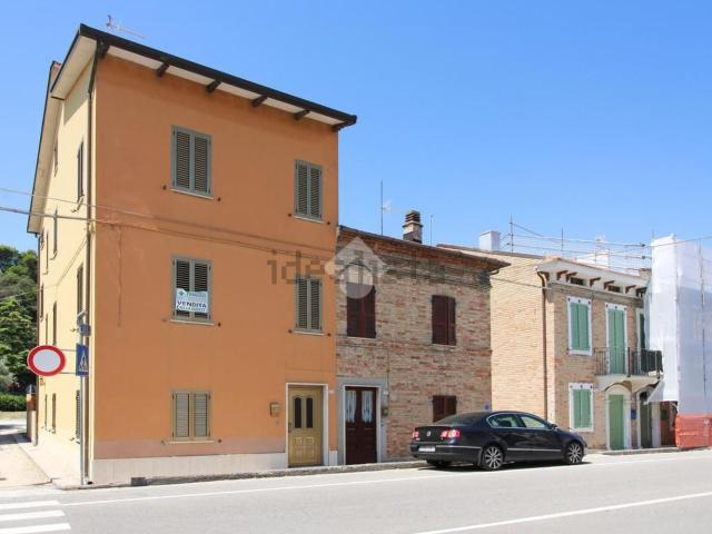 Villetta bifamiliare in vendita di 227 m² in Borgo Andrea Costa, 145