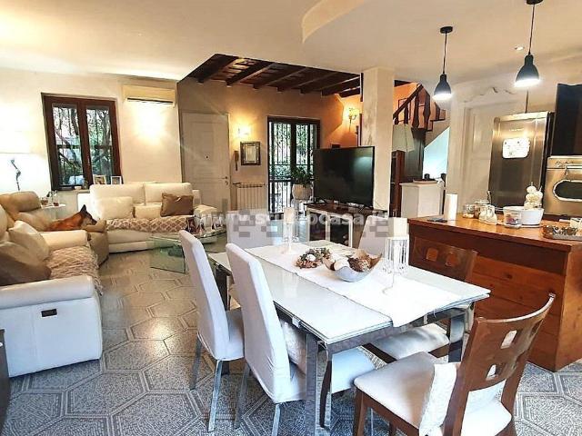 Villetta bifamiliare in vendita di 210 m² in Largo Rovedine