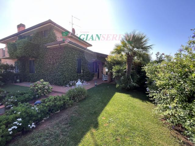 Villetta bifamiliare in vendita di 210 m² in Via tognarini