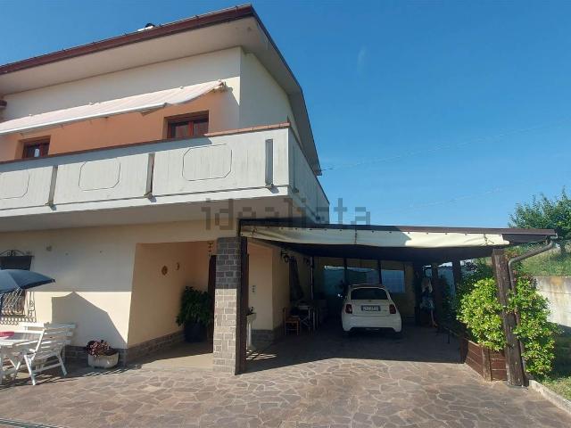 Villetta bifamiliare in vendita di 278 m² in Via Vaccarilese, 4