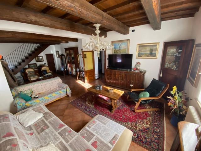 Villetta bifamiliare in vendita di 210 m² in Via Vallicelle, 27