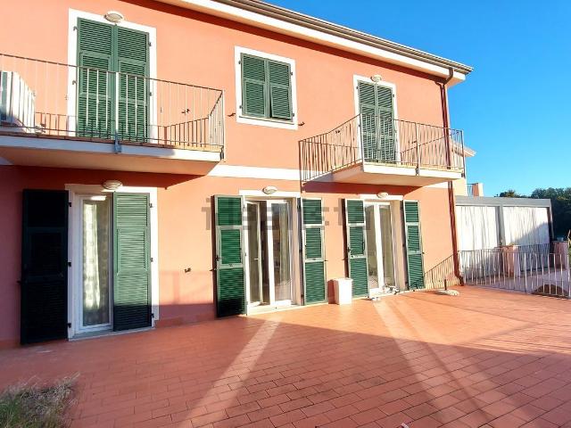 Villetta bifamiliare in vendita di 210 m² in Via Viano
