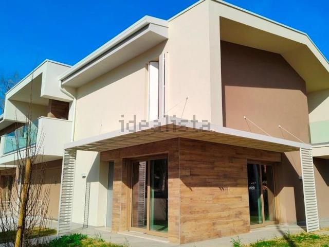 Villetta bifamiliare in vendita di 210 m² in Via Adolfo Battaggia, 1