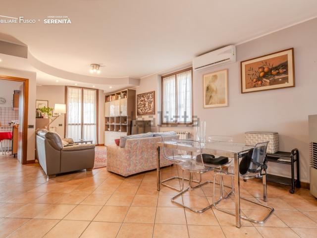 Villetta bifamiliare in vendita di 210 m² in Via Antonio Gramsci, 42