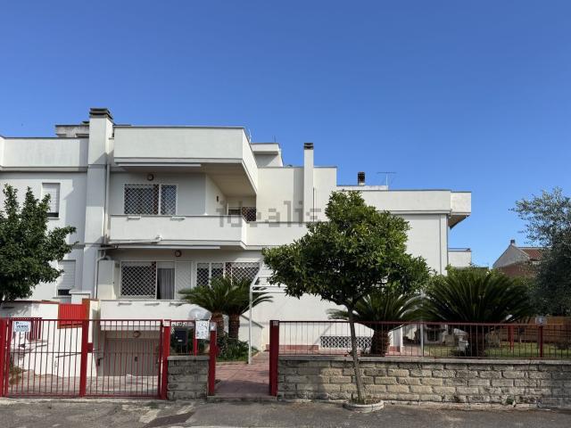 Villetta bifamiliare in vendita di 210 m² in Via Bonificatori della Palude Pontina, 46