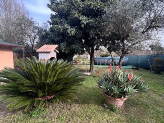 Villetta bifamiliare in vendita di 210 m² in Via Canaletto, 6
