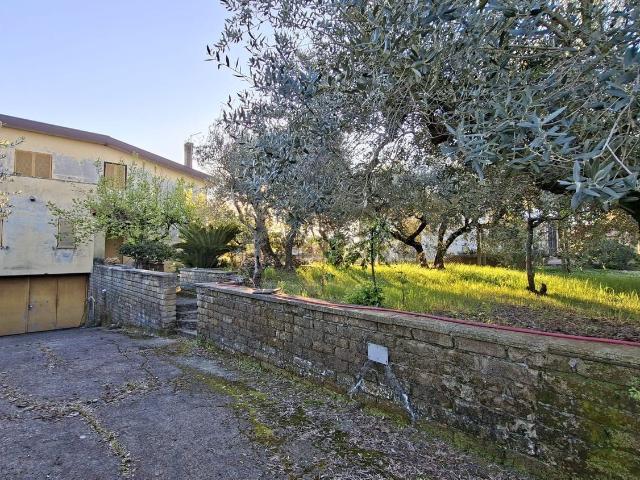 Villetta bifamiliare in vendita di 210 m² in Via Colle Sfiamma