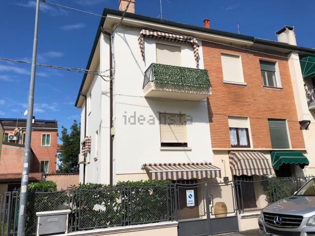 Villetta bifamiliare in vendita di 210 m² in Via Clorinda