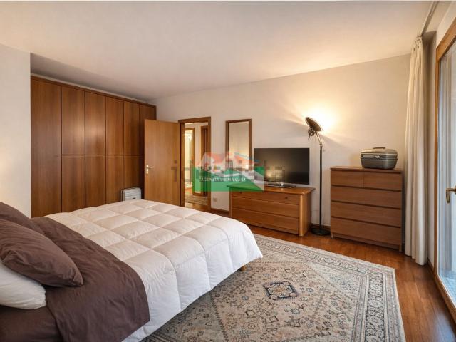 Villetta bifamiliare in vendita di 210 m² in Via del Vascello