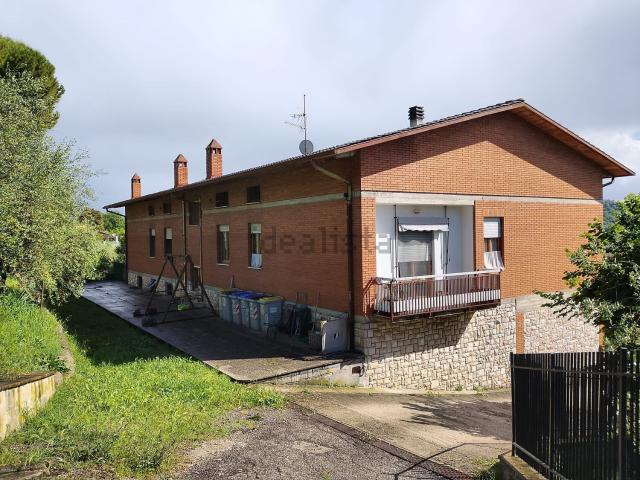 Villetta bifamiliare in vendita di 210 m² in Via della Vendemmia