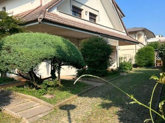 Villetta bifamiliare in vendita di 210 m² in Via della Liberazione, 8