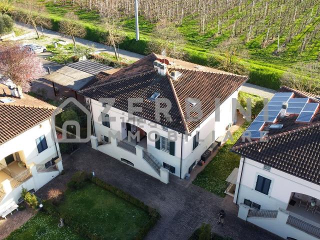 Villetta bifamiliare in vendita di 210 m² in Via delle cave