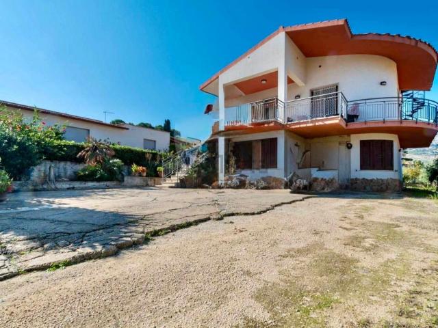 Villetta bifamiliare in vendita di 210 m² in Via Emilia