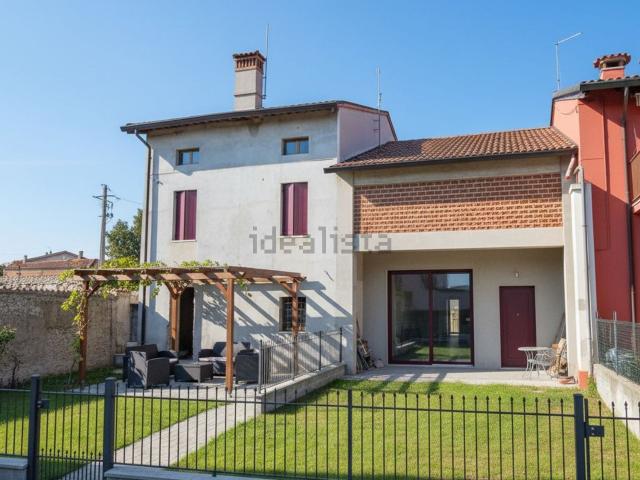 Villetta bifamiliare in vendita di 210 m² in Via G. G. Trissino
