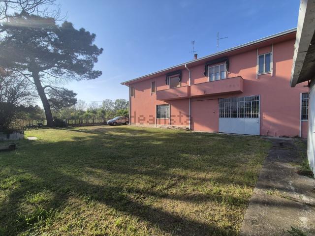 Villetta bifamiliare in vendita di 210 m² in Via Ghiacciaia, 7
