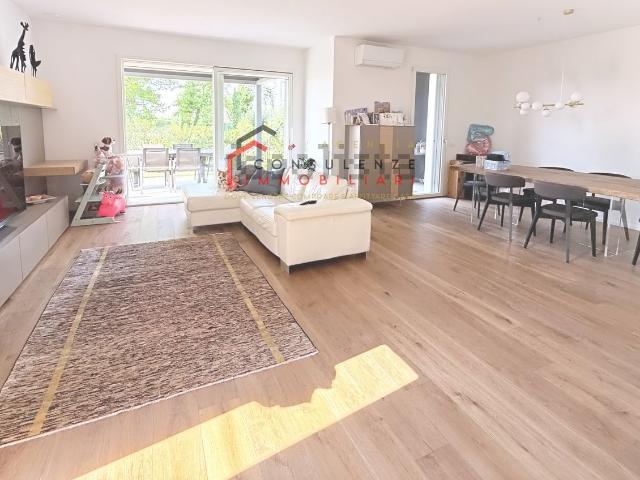 Villetta bifamiliare in vendita di 210 m² in Via Guizzetti