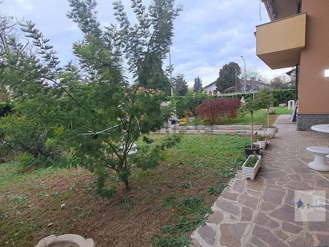 Villetta bifamiliare in vendita di 210 m² in Via Marche