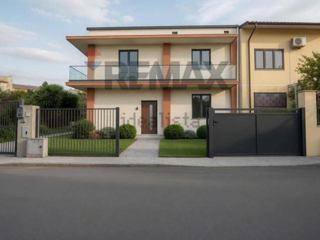 Villetta bifamiliare in vendita di 210 m² in Via Massimiliano Kolbe, 17