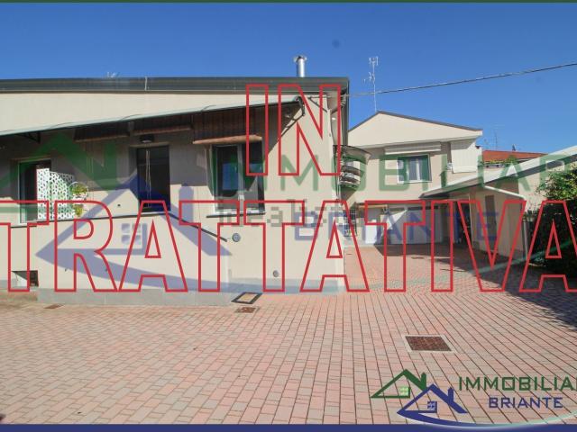 Villetta bifamiliare in vendita di 210 m² in Via Pastrengo