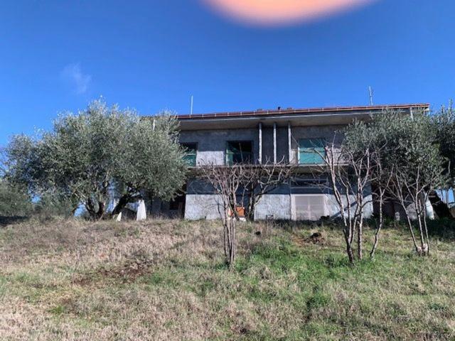 Villetta bifamiliare in vendita di 210 m² in Via Pedemontana