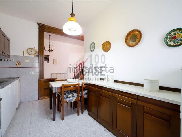 Villetta bifamiliare in vendita di 210 m² in Via Piscinello