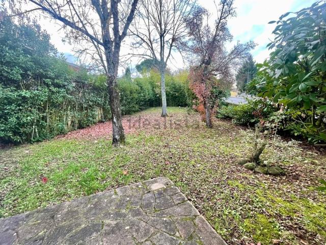 Villetta bifamiliare in vendita di 210 m² in Via Poggiolino, 4