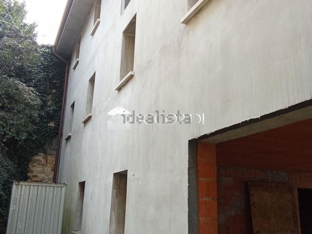 Villetta bifamiliare in vendita di 210 m² in Via Roma