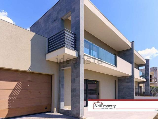 Villetta bifamiliare in vendita di 210 m² in Via Simeto