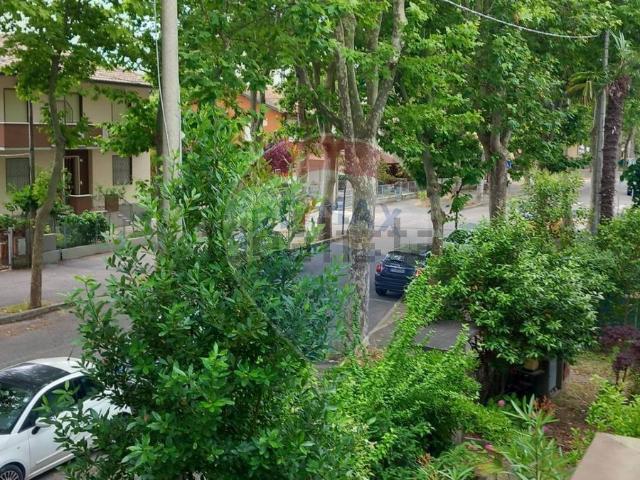 Villetta bifamiliare in vendita di 210 m² in Viale Ciro Menotti, 11