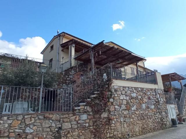 Villetta bifamiliare in vendita di 210 m²