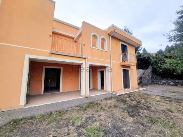 Villetta bifamiliare in vendita di 210 m²
