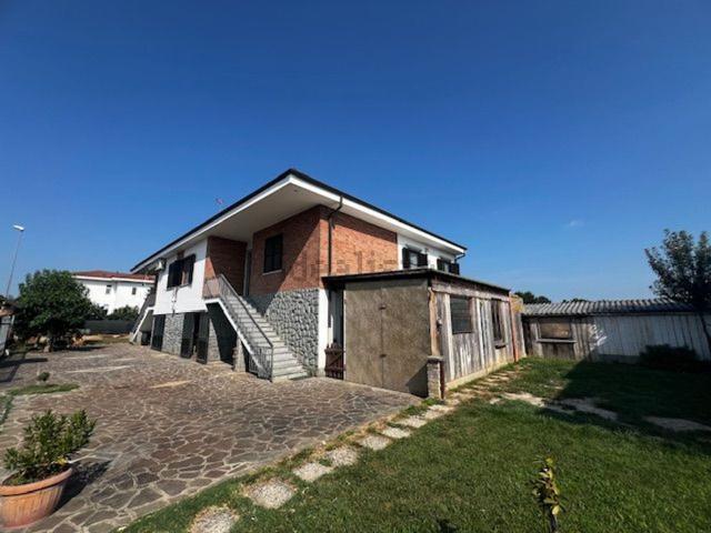 Villetta bifamiliare in vendita di 210 m²
