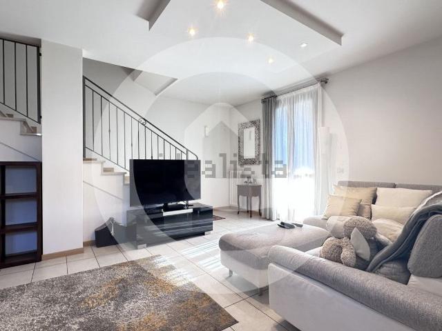 Villetta bifamiliare in vendita di 210 m²