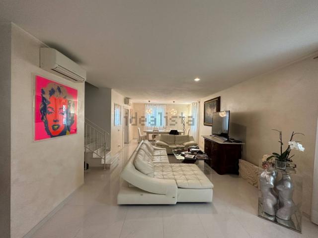 Villetta bifamiliare in vendita di 210 m²