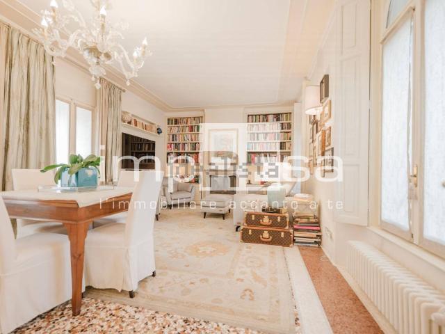 Villetta bifamiliare in vendita di 212 m² in Via Francesco Malvolti, 1