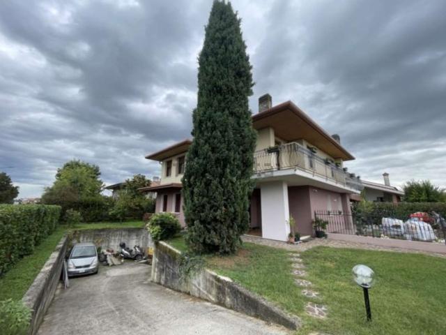 Villetta bifamiliare in vendita di 212 m² in Via L. da Ponte, 1