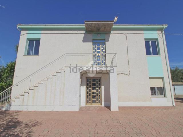 Villetta bifamiliare in vendita di 212 m² in Via Mantova, 2
