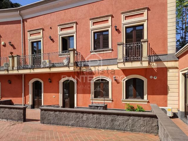 Villetta bifamiliare in vendita di 212 m² in Via Roma, 89
