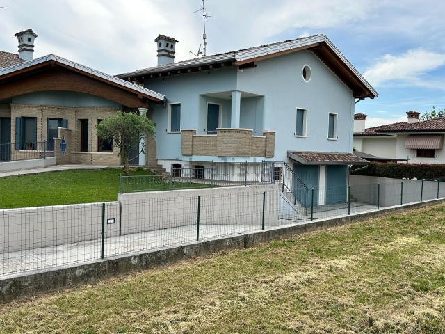 Villetta bifamiliare in vendita di 212 m² in Via San Rocco, 7