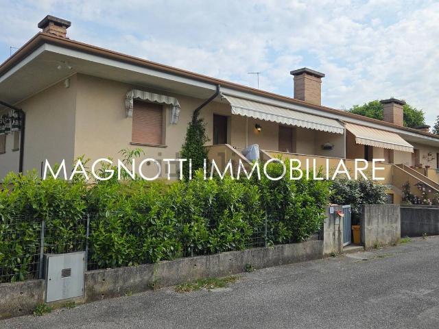 Villetta bifamiliare in vendita di 212 m² in Via Salvo D&apos Acquisto