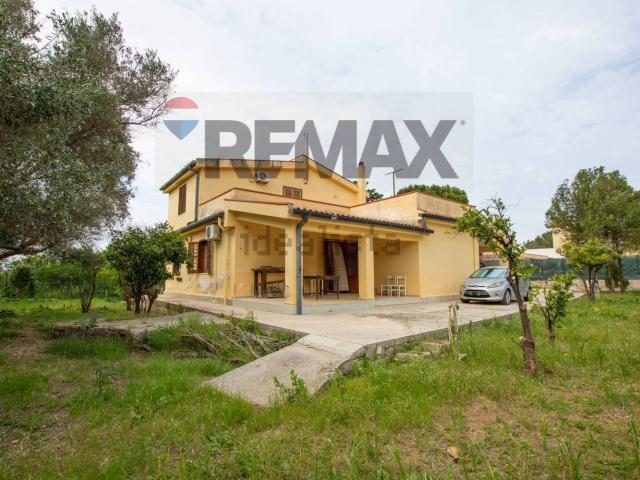 Villetta bifamiliare in vendita di 217 m² in Traversa Masseria Italia, 9