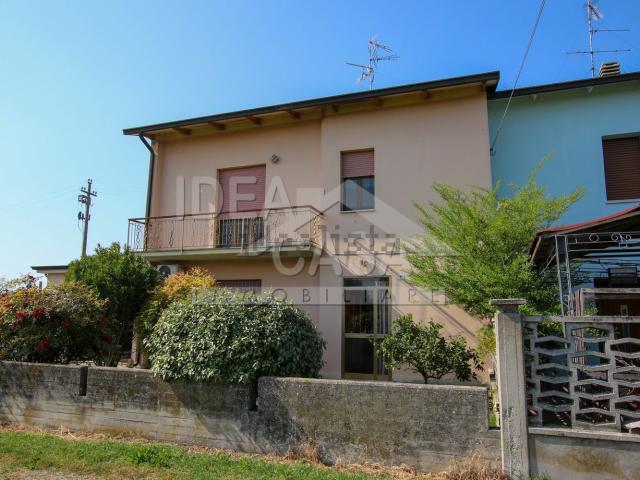 Villetta bifamiliare in vendita di 217 m² in Via Chiaviche, 1