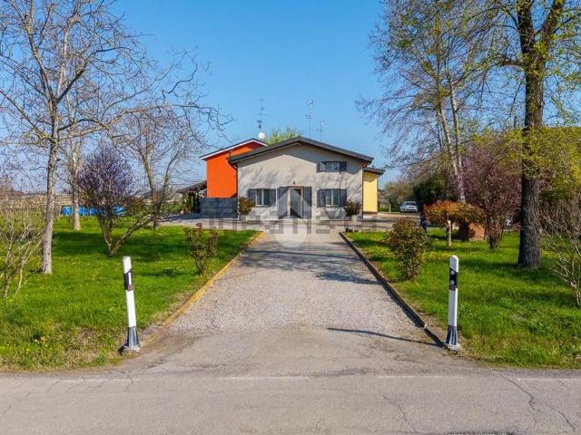 Villetta bifamiliare in vendita di 217 m² in Via degli Azzarri