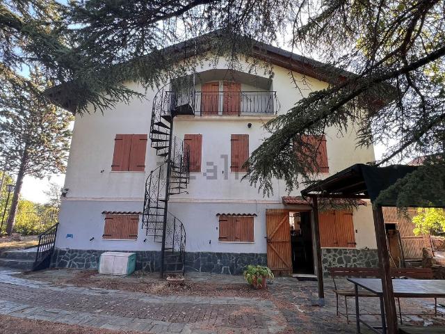 Villetta bifamiliare in vendita di 214 m² in Corso Acqui, 1