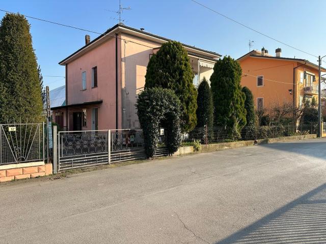 Villetta bifamiliare in vendita di 214 m² in Via Gregorio Agnini, 10