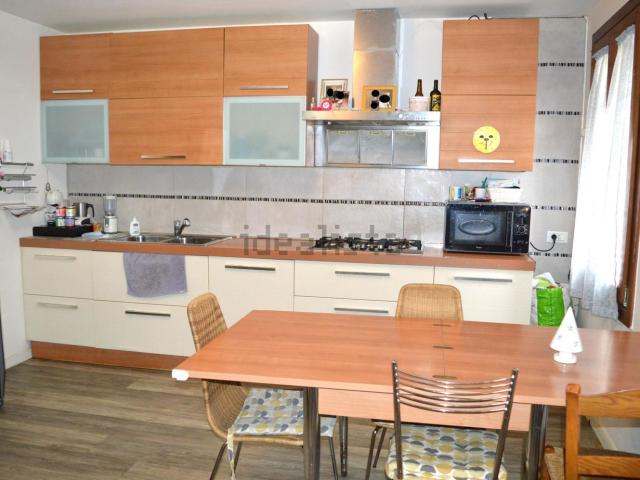 Villetta bifamiliare in vendita di 214 m² in Via Mezzavilla