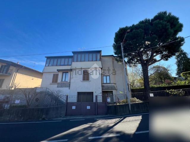Villetta bifamiliare in vendita di 214 m² in Via San Michele del Carso, 41