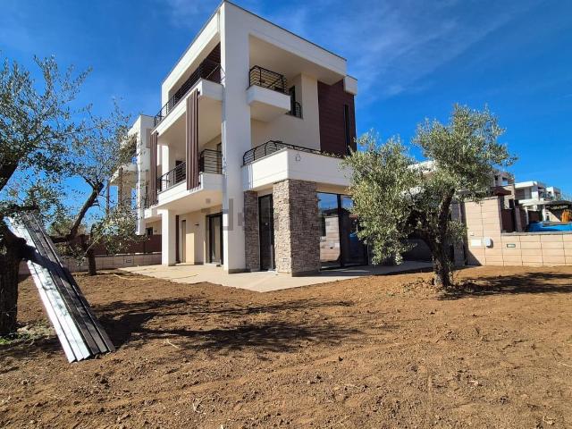 Villetta bifamiliare in vendita di 215 m² in Via del Torraccio, 181